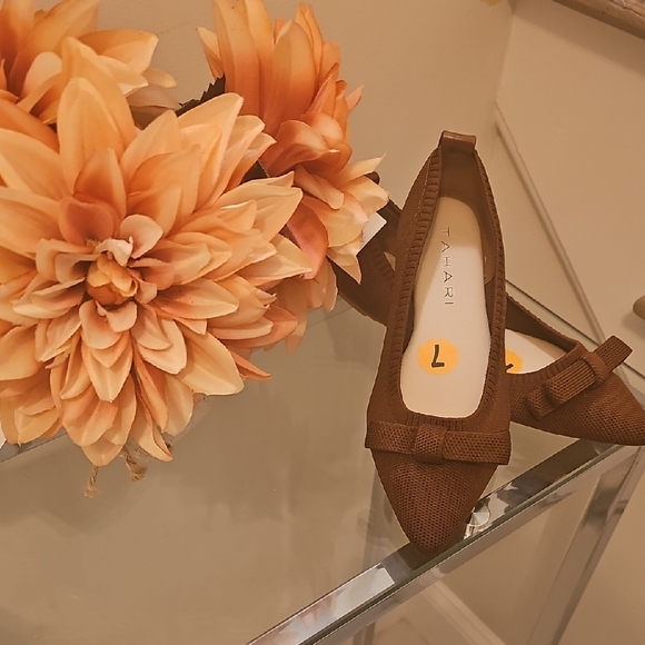 Tahari Chocolate Brown Women's Loafers - Picture 3 of 4